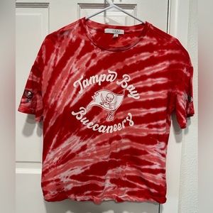4/$26 NFL Buccaneers WearbyEA women’s crop top size small in white & red tie dye